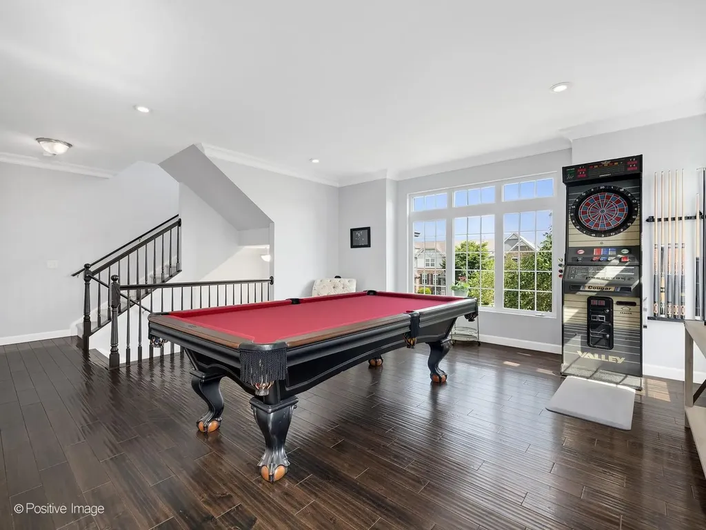 332 Castle Circle Carol Stream IL 60188
