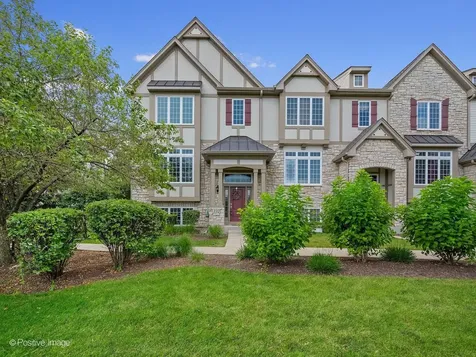 332 Castle Circle Carol Stream IL 60188