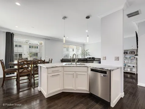 332 Castle Circle Carol Stream IL 60188