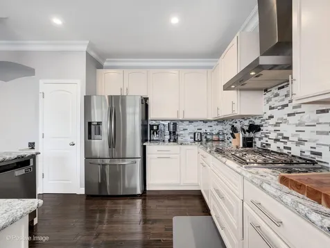 332 Castle Circle Carol Stream IL 60188