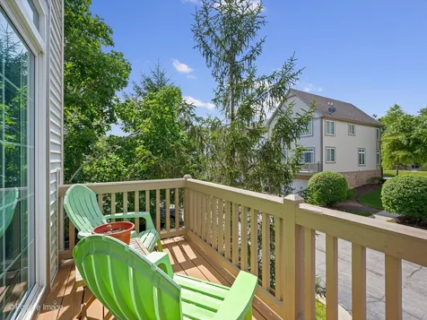 332 Castle Circle Carol Stream IL 60188
