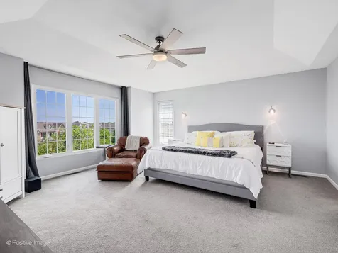 332 Castle Circle Carol Stream IL 60188
