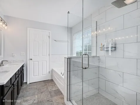 332 Castle Circle Carol Stream IL 60188