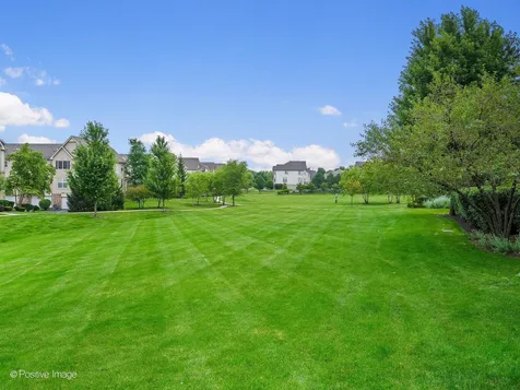 332 Castle Circle Carol Stream IL 60188