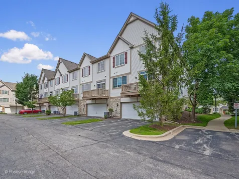 332 Castle Circle Carol Stream IL 60188