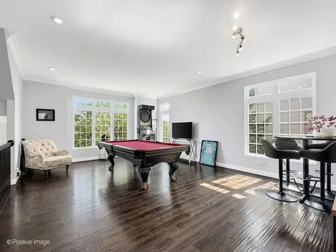 332 Castle Circle Carol Stream IL 60188