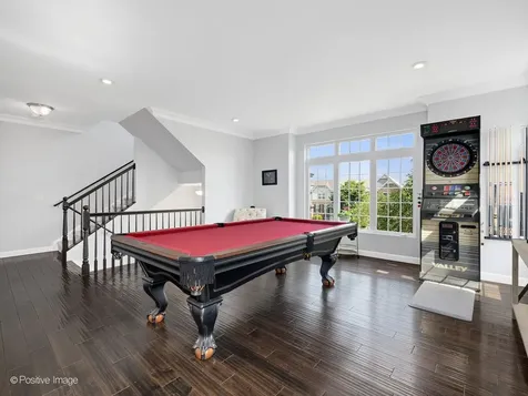 332 Castle Circle Carol Stream IL 60188