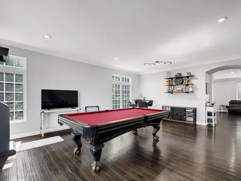 332 Castle Circle Carol Stream IL 60188
