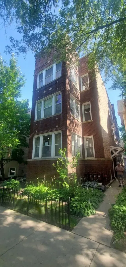 3017 West Wilson Avenue Chicago IL 60625