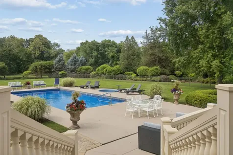 5N113 Burr Road St. Charles IL 60175