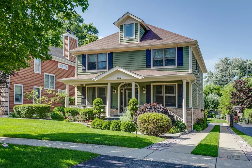 634 East Sunnyside Avenue Libertyville IL 60048