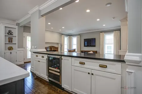 634 East Sunnyside Avenue Libertyville IL 60048