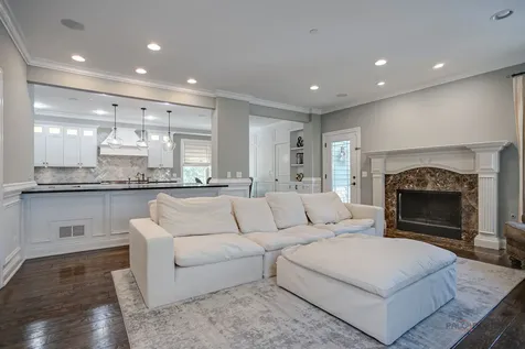 634 East Sunnyside Avenue Libertyville IL 60048