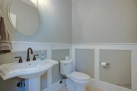 634 East Sunnyside Avenue Libertyville IL 60048