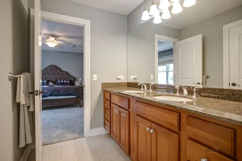 634 East Sunnyside Avenue Libertyville IL 60048