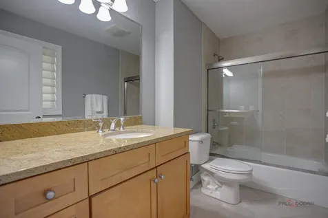 634 East Sunnyside Avenue Libertyville IL 60048