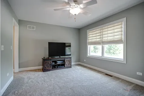 634 East Sunnyside Avenue Libertyville IL 60048