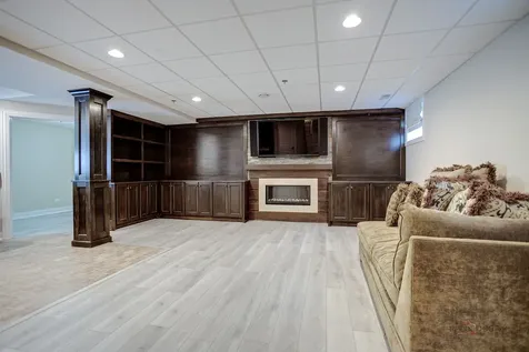 634 East Sunnyside Avenue Libertyville IL 60048