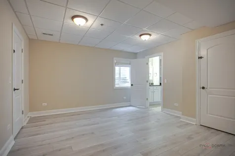 634 East Sunnyside Avenue Libertyville IL 60048