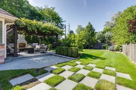 634 East Sunnyside Avenue Libertyville IL 60048