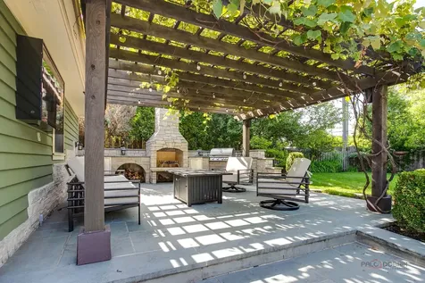 634 East Sunnyside Avenue Libertyville IL 60048