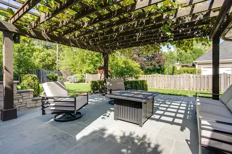 634 East Sunnyside Avenue Libertyville IL 60048