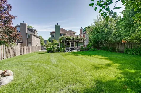 634 East Sunnyside Avenue Libertyville IL 60048