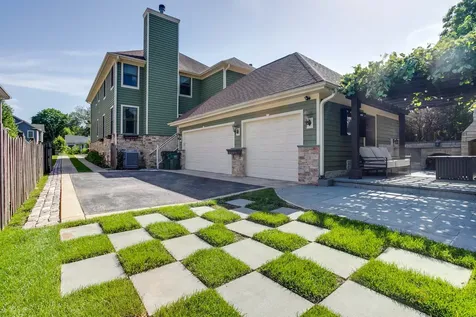 634 East Sunnyside Avenue Libertyville IL 60048