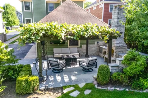 634 East Sunnyside Avenue Libertyville IL 60048