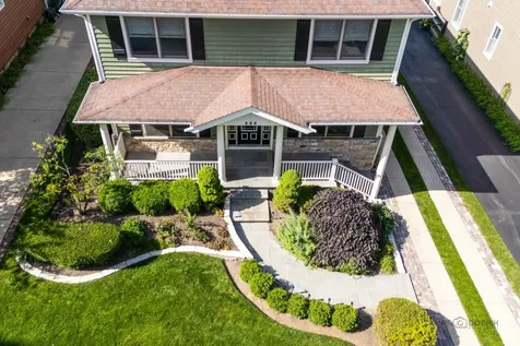 634 East Sunnyside Avenue Libertyville IL 60048