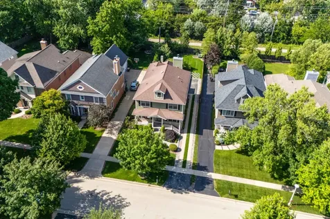 634 East Sunnyside Avenue Libertyville IL 60048