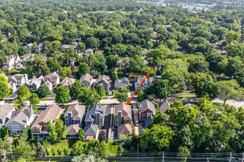 634 East Sunnyside Avenue Libertyville IL 60048