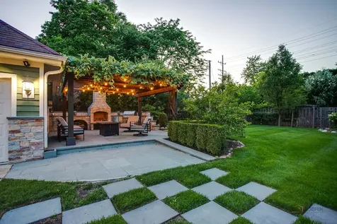 634 East Sunnyside Avenue Libertyville IL 60048