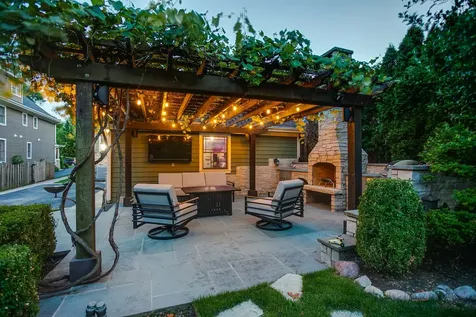 634 East Sunnyside Avenue Libertyville IL 60048