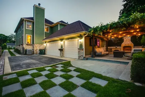 634 East Sunnyside Avenue Libertyville IL 60048