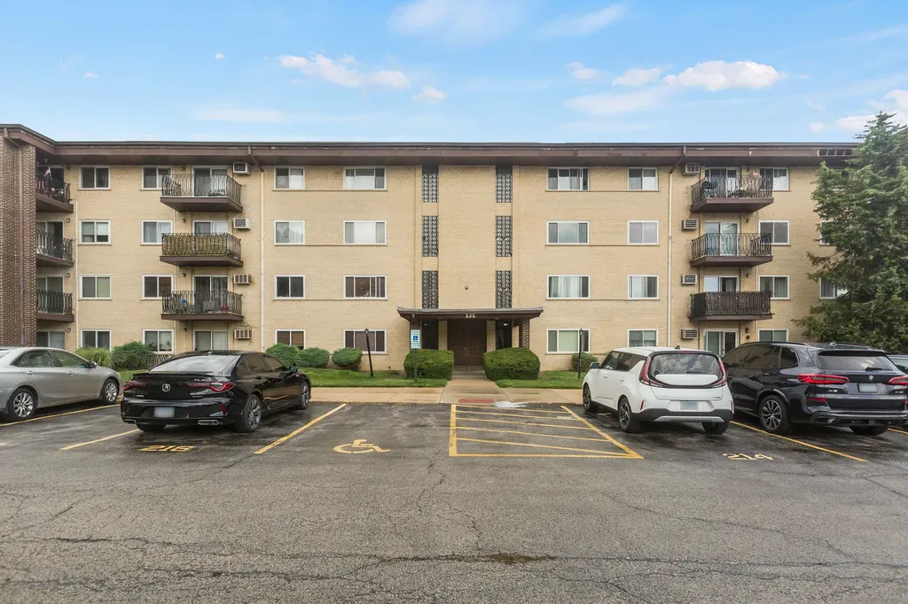 535 South Cleveland Avenue Arlington Heights IL 60005