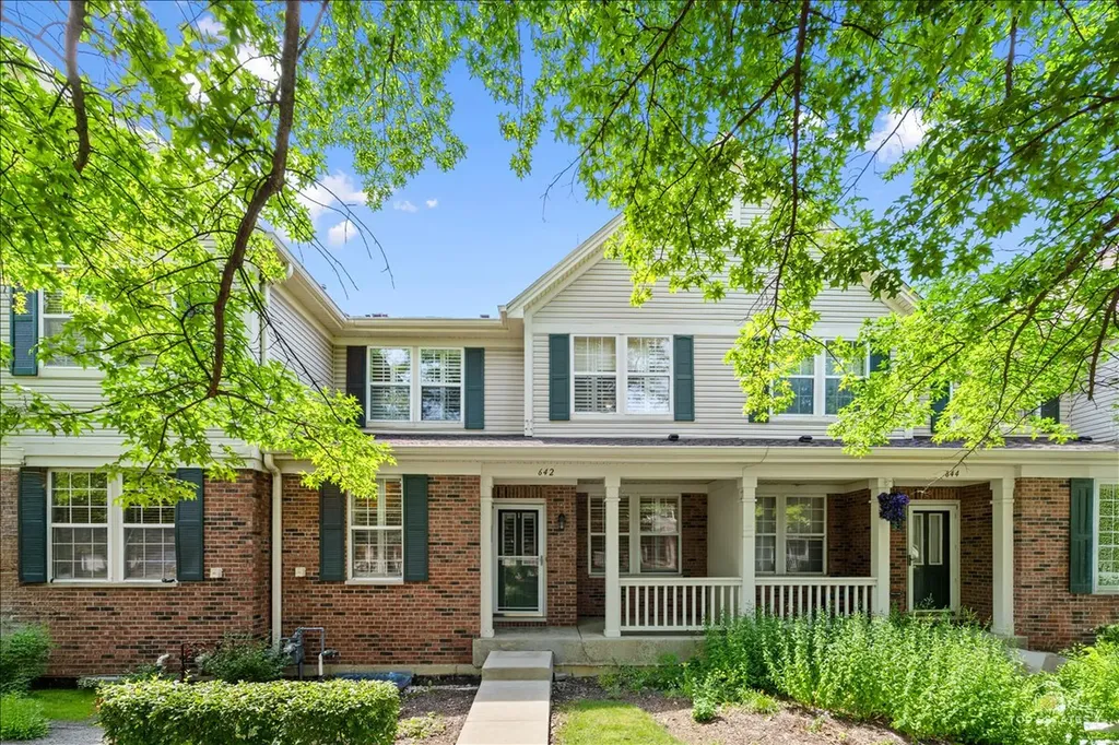 642 West Moreland Avenue Addison IL 60101