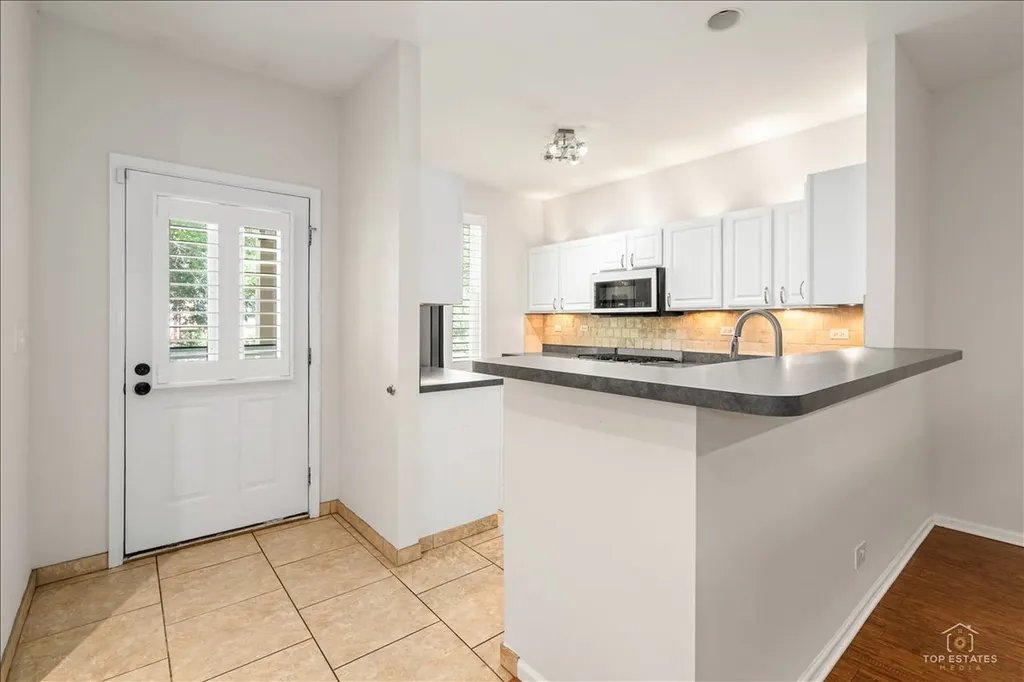 642 West Moreland Avenue Addison IL 60101
