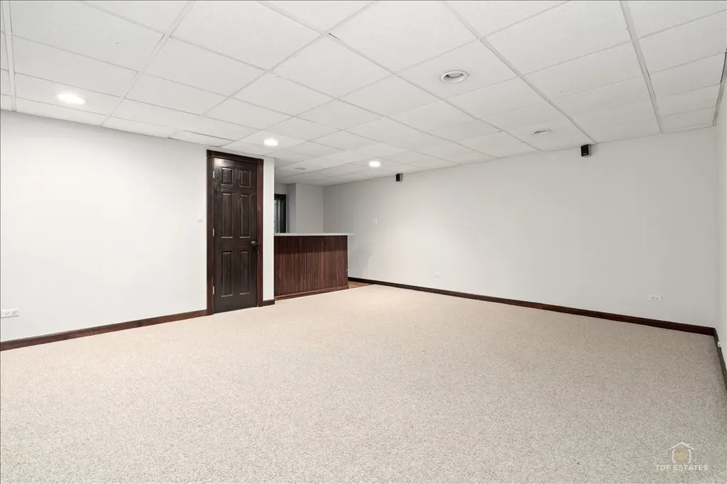 642 West Moreland Avenue Addison IL 60101