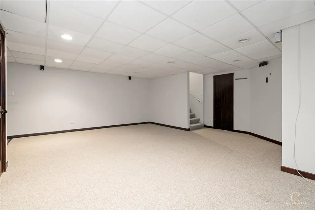 642 West Moreland Avenue Addison IL 60101