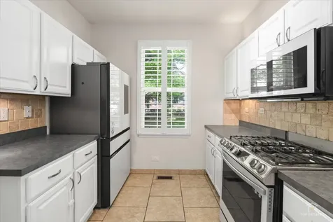642 West Moreland Avenue Addison IL 60101