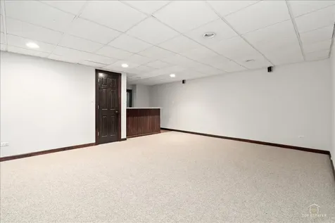 642 West Moreland Avenue Addison IL 60101
