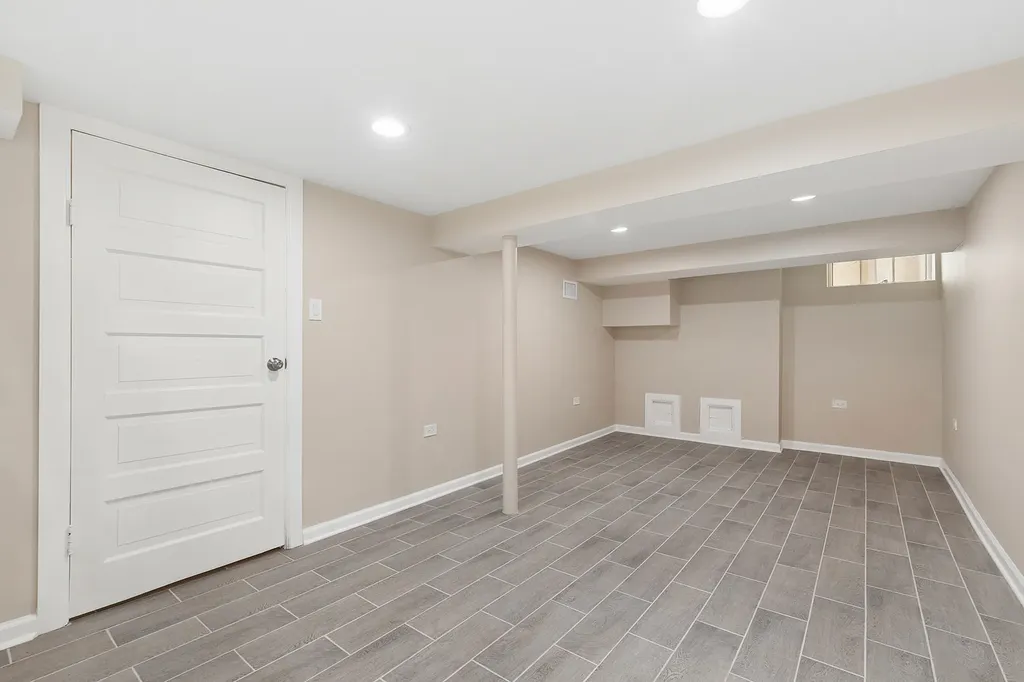 10407 South Eberhart Avenue Chicago IL 60628