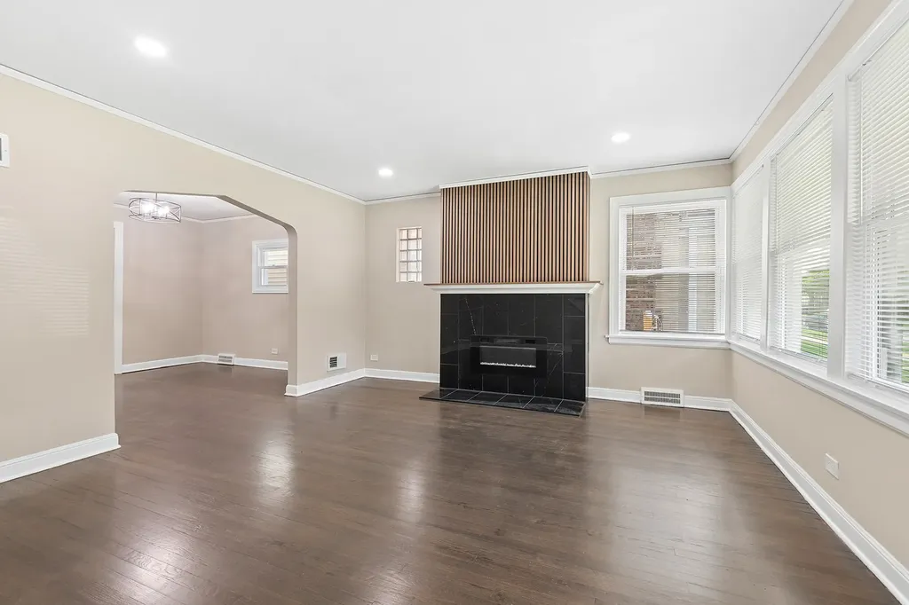 10407 South Eberhart Avenue Chicago IL 60628
