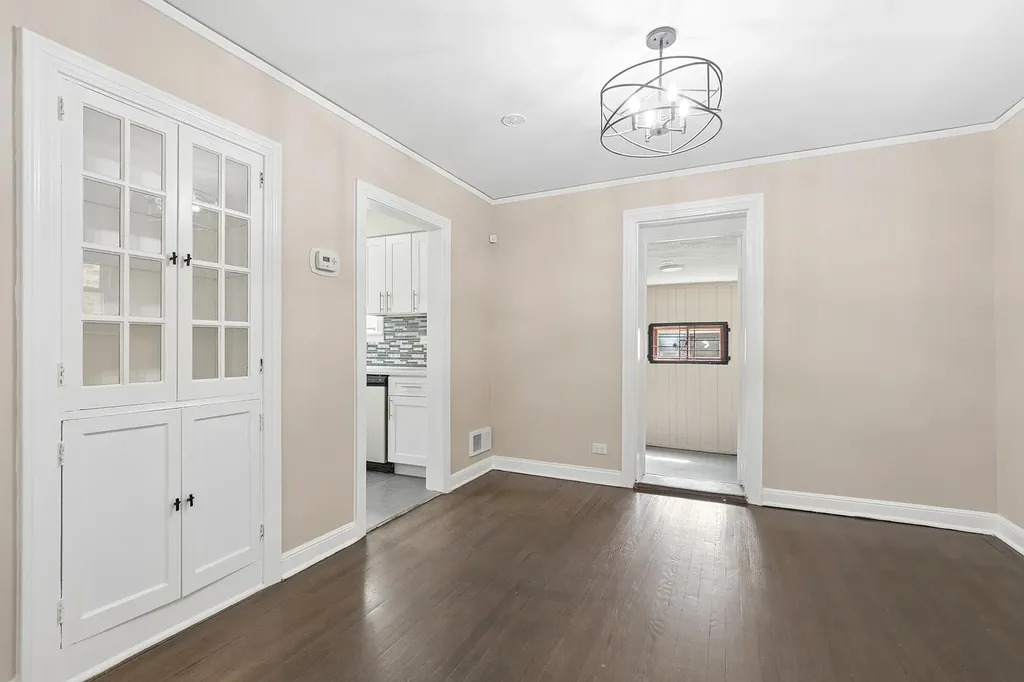 10407 South Eberhart Avenue Chicago IL 60628