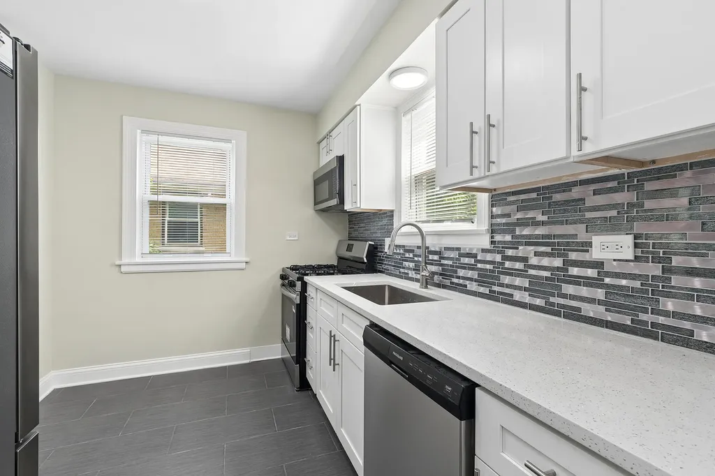 10407 South Eberhart Avenue Chicago IL 60628