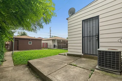 10407 South Eberhart Avenue Chicago IL 60628