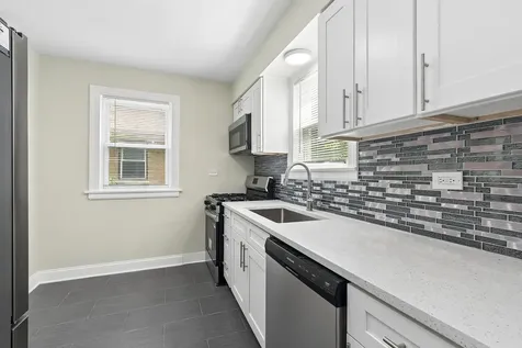 10407 South Eberhart Avenue Chicago IL 60628