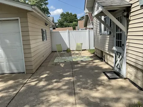 2002 Ridge Avenue Rockford IL 61103
