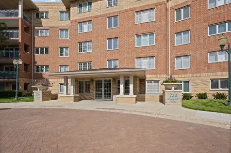 720 Creekside Drive Mount Prospect IL 60056